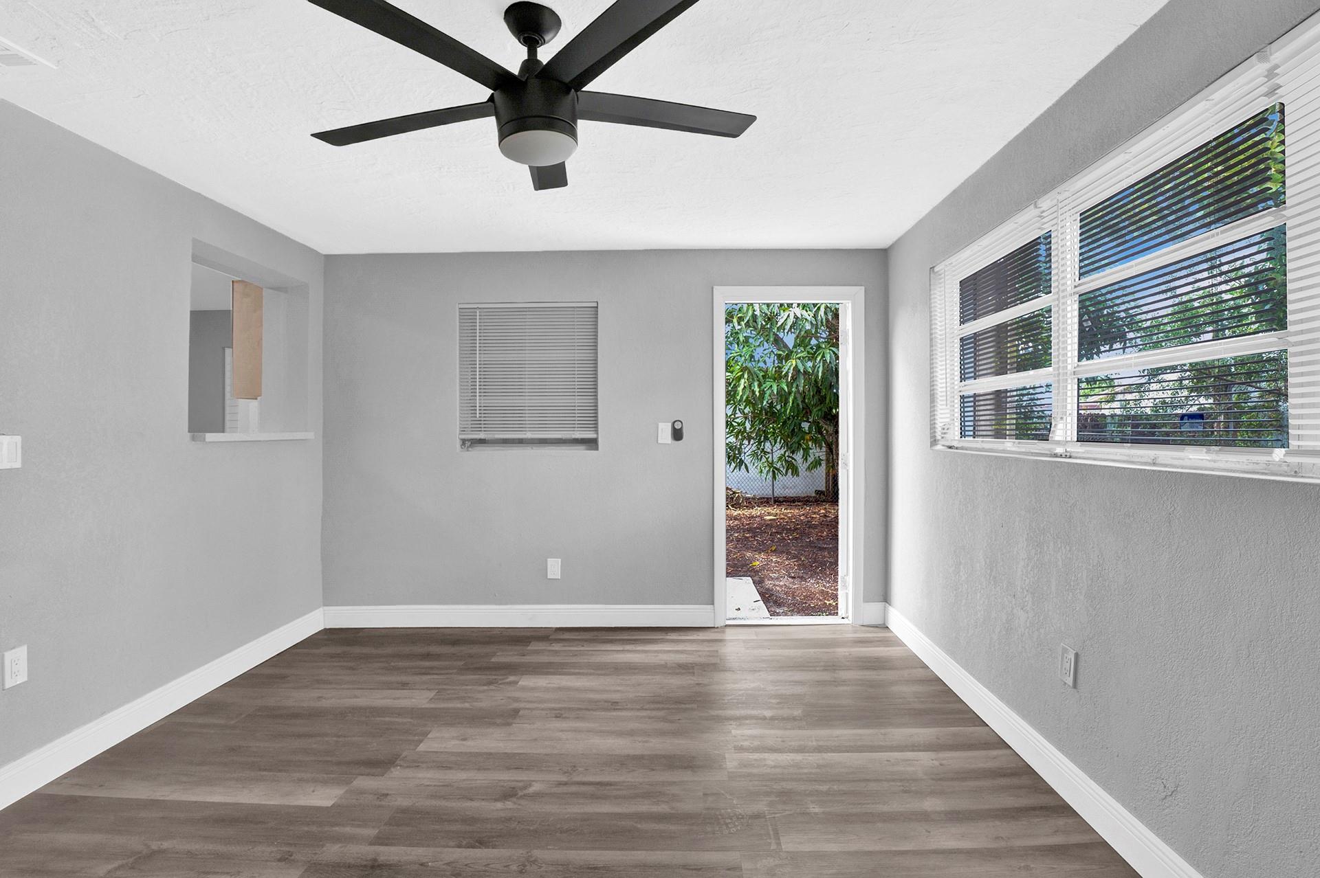 Carol City Lake Steven Es - Residential
