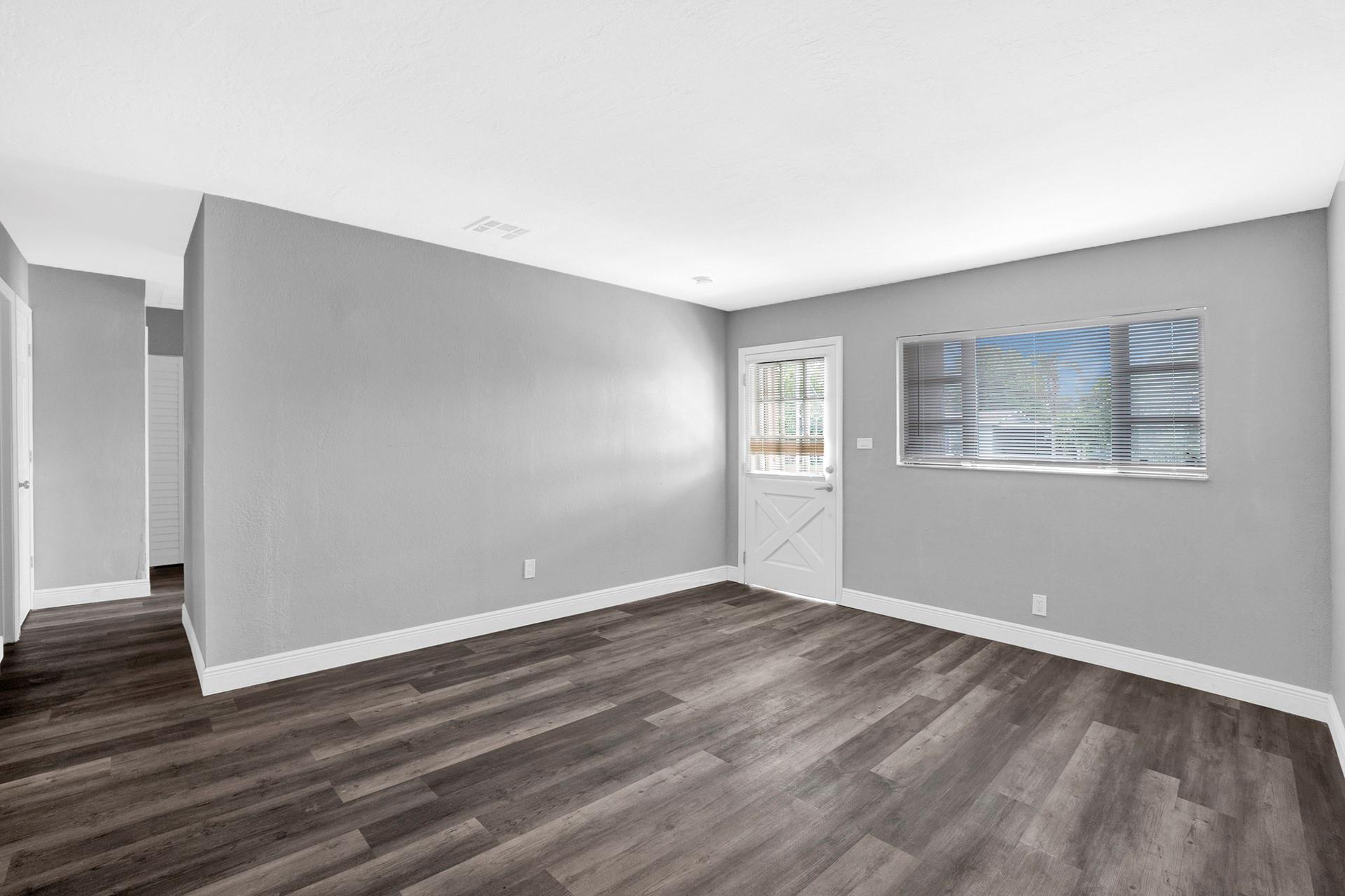 Carol City Lake Steven Es - Residential
