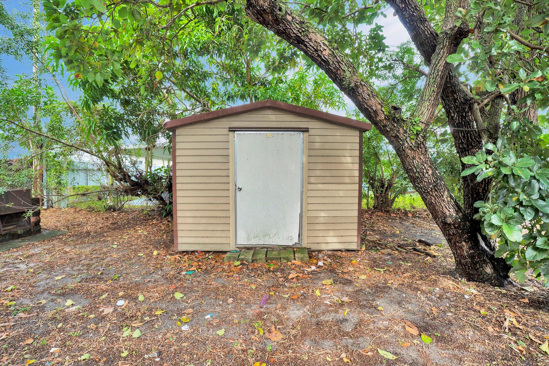 Carol City Lake Steven Es - Residential