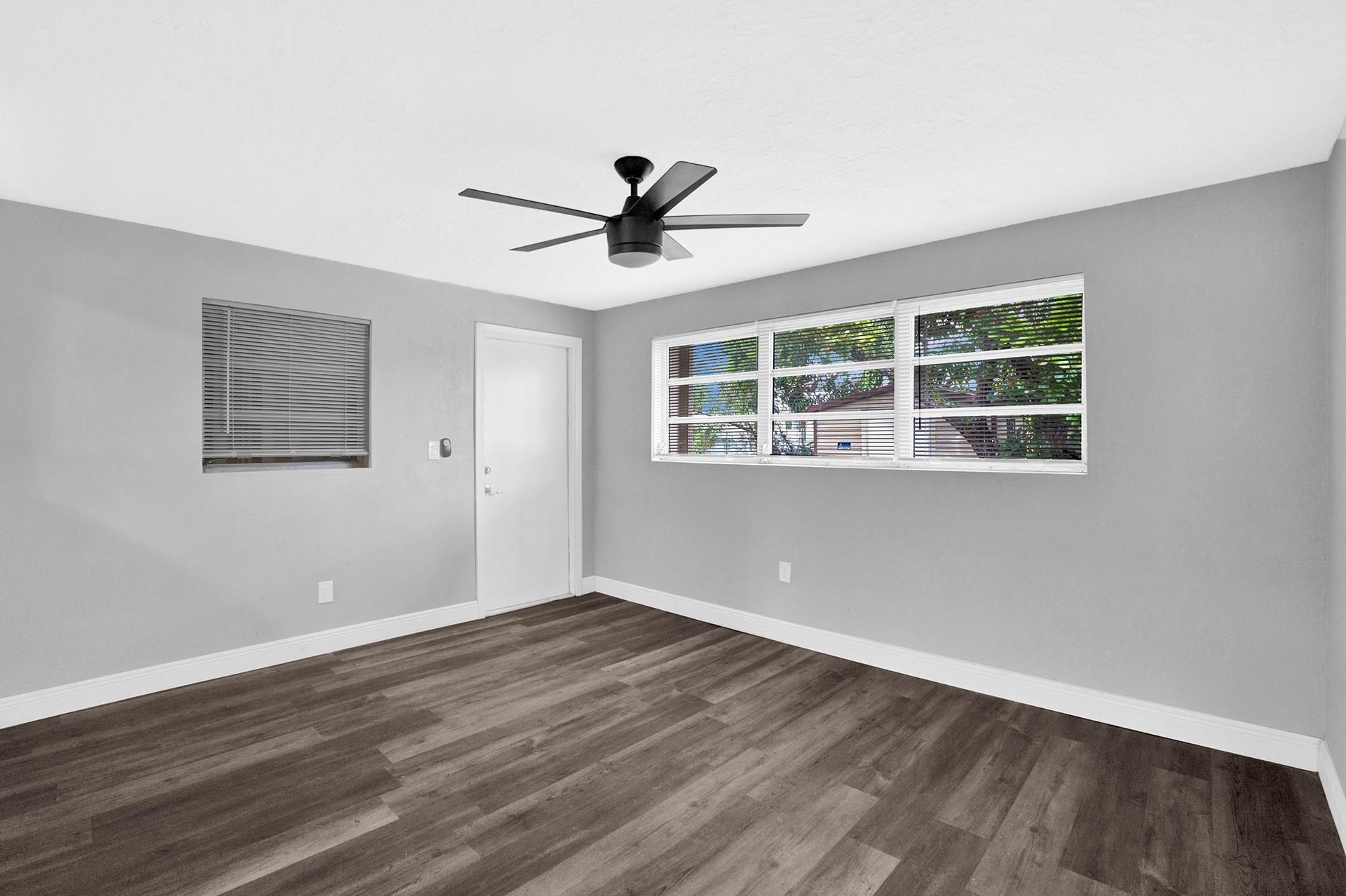 Carol City Lake Steven Es - Residential