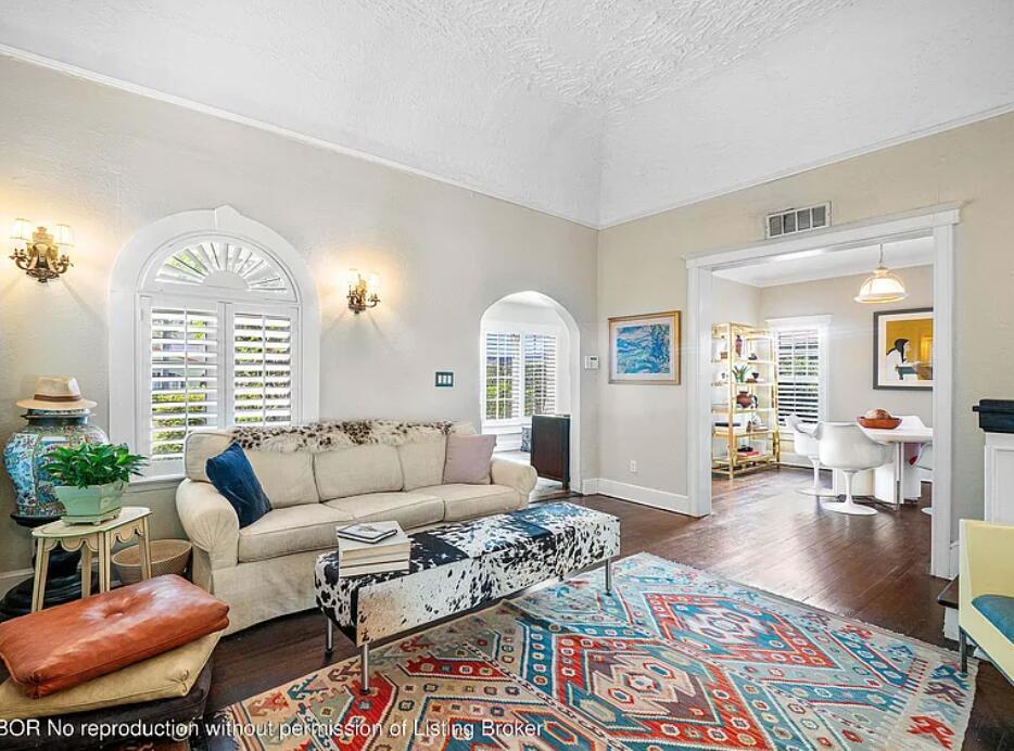 View photos, virtual tours, details... 323 Dyer Road