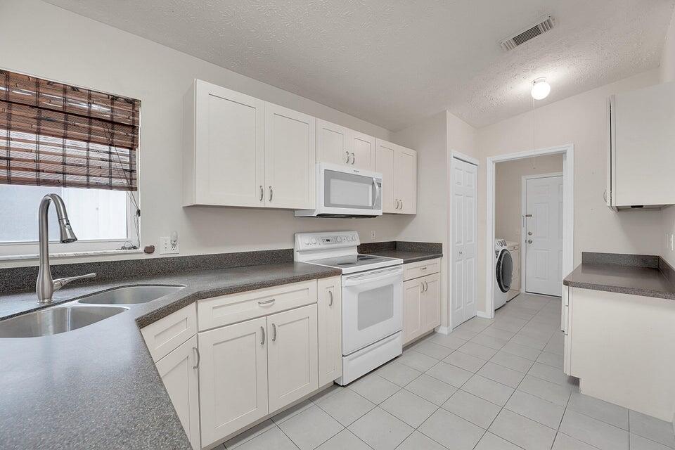 6126 Alexandria Circle