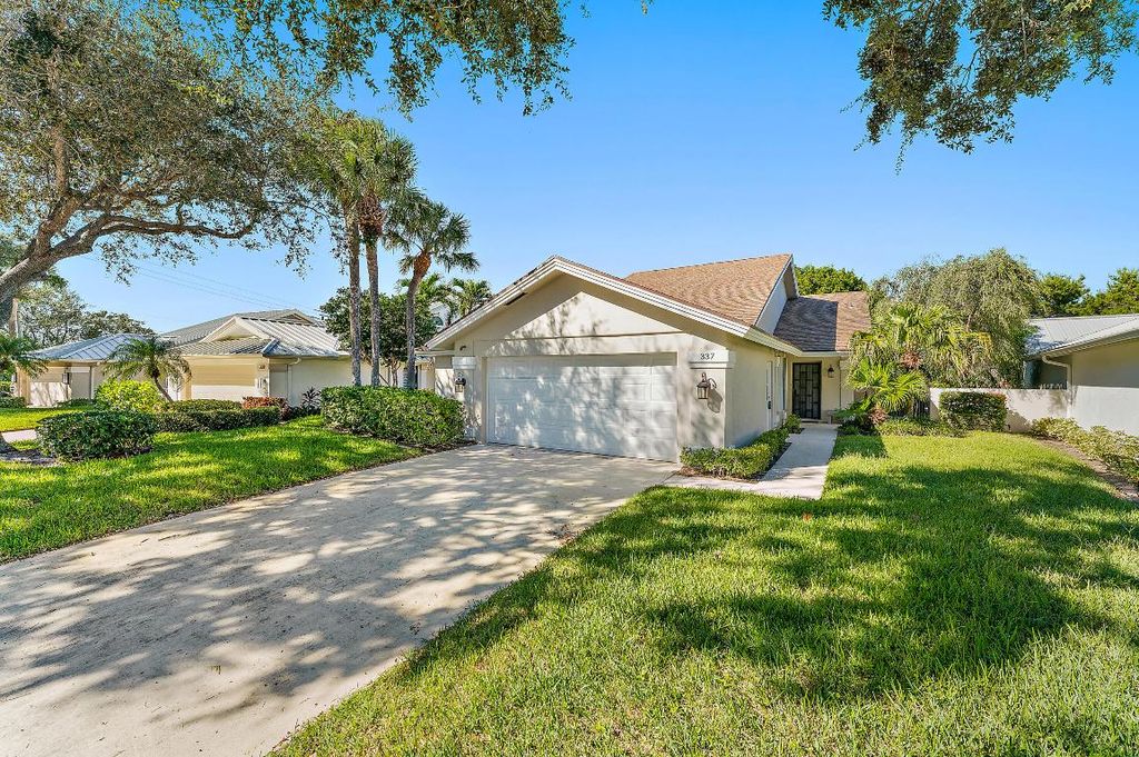 Photo of 337 Ridge Road, Jupiter, FL 33477 (MLS # R10948052)