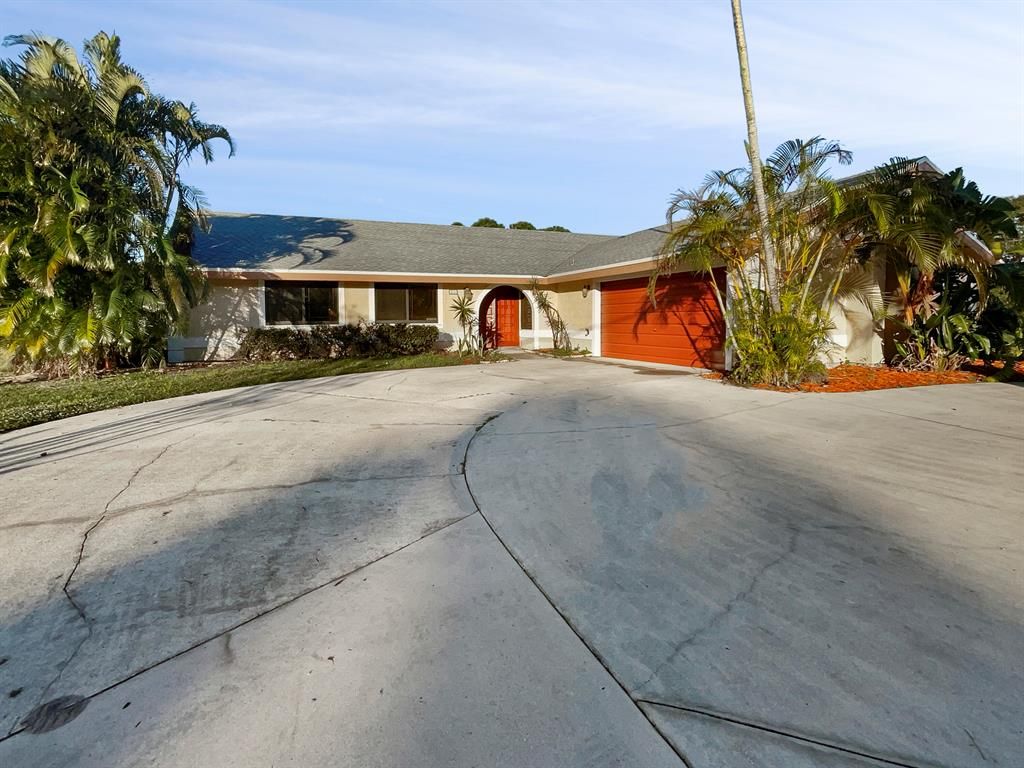 Photo of 2920 SE Bakersfield Street, Port St Lucie, FL 34952 (MLS # R10852666)