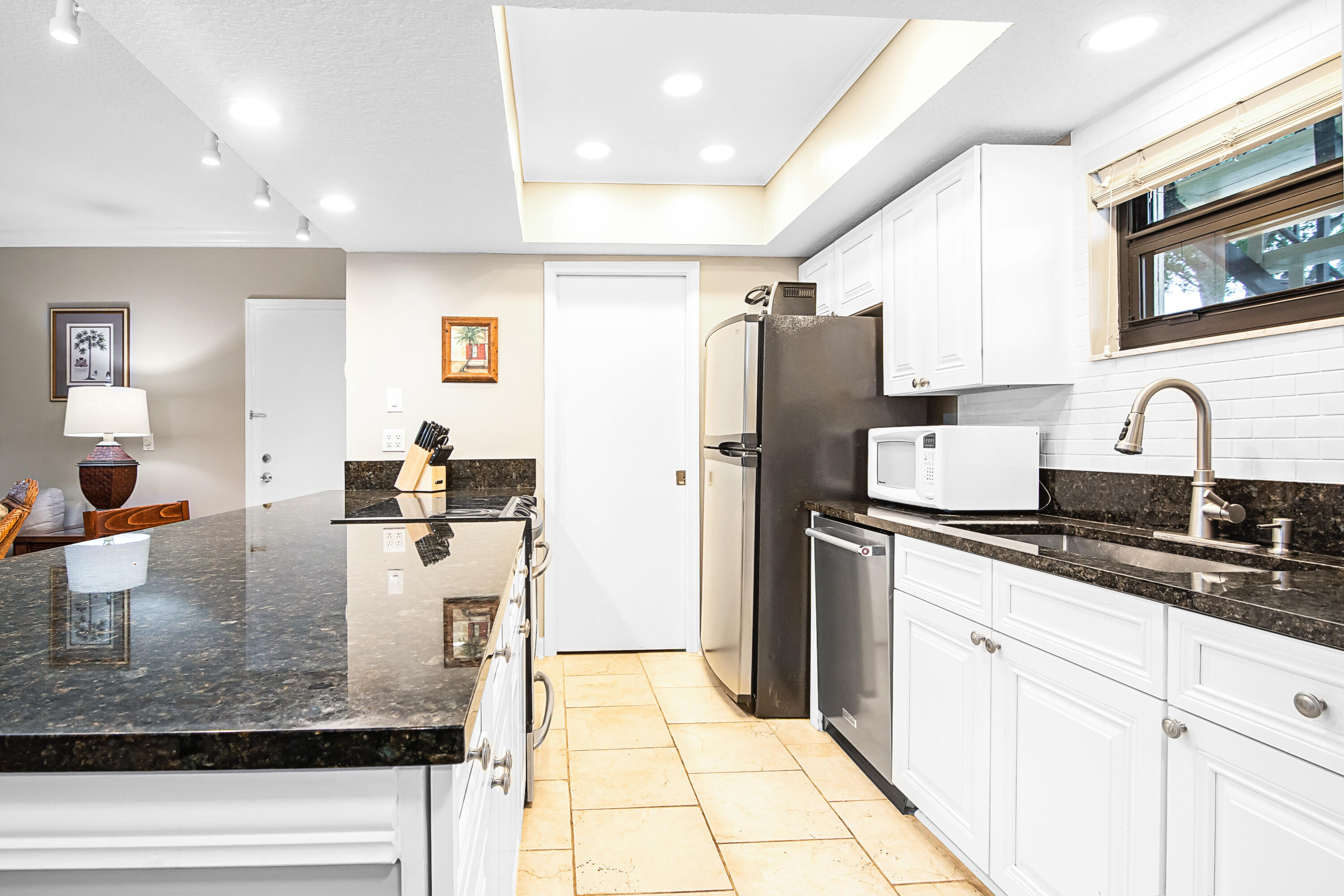 BAGATTELLE CONDO - Residential Lease