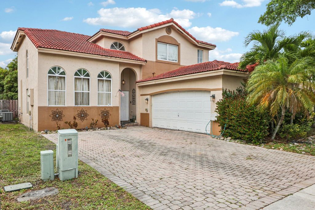 Photo of 405 E Royal Cove Circle, Davie, FL 33325 (MLS # B26029118)