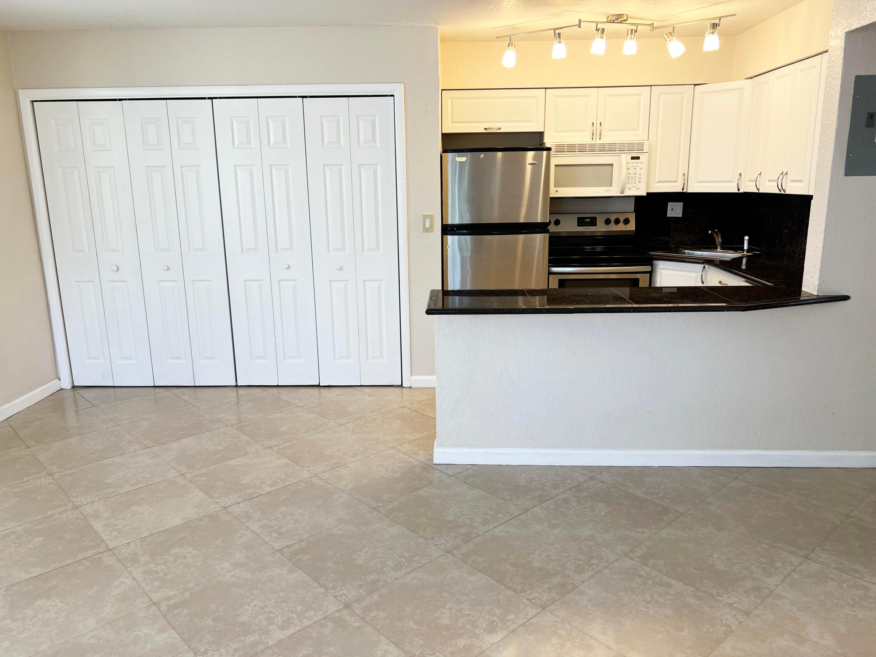 4050 NE 12th Terrace 15-1