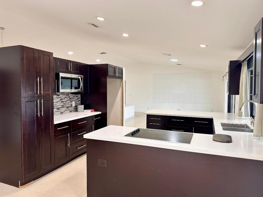 OAK WOOD - Residential Lease