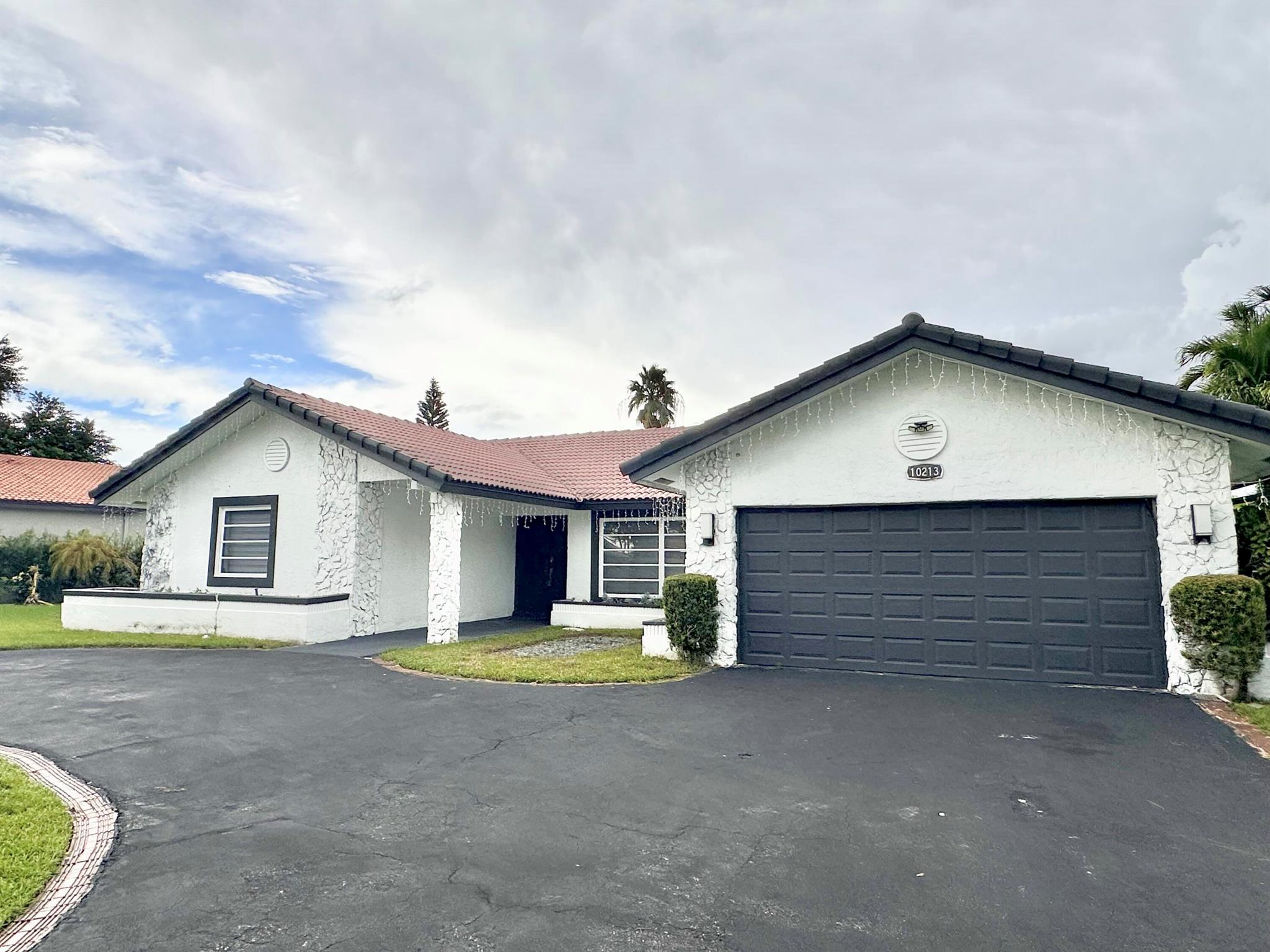 OAK WOOD - Residential Lease