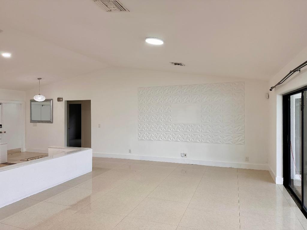 OAK WOOD - Residential Lease