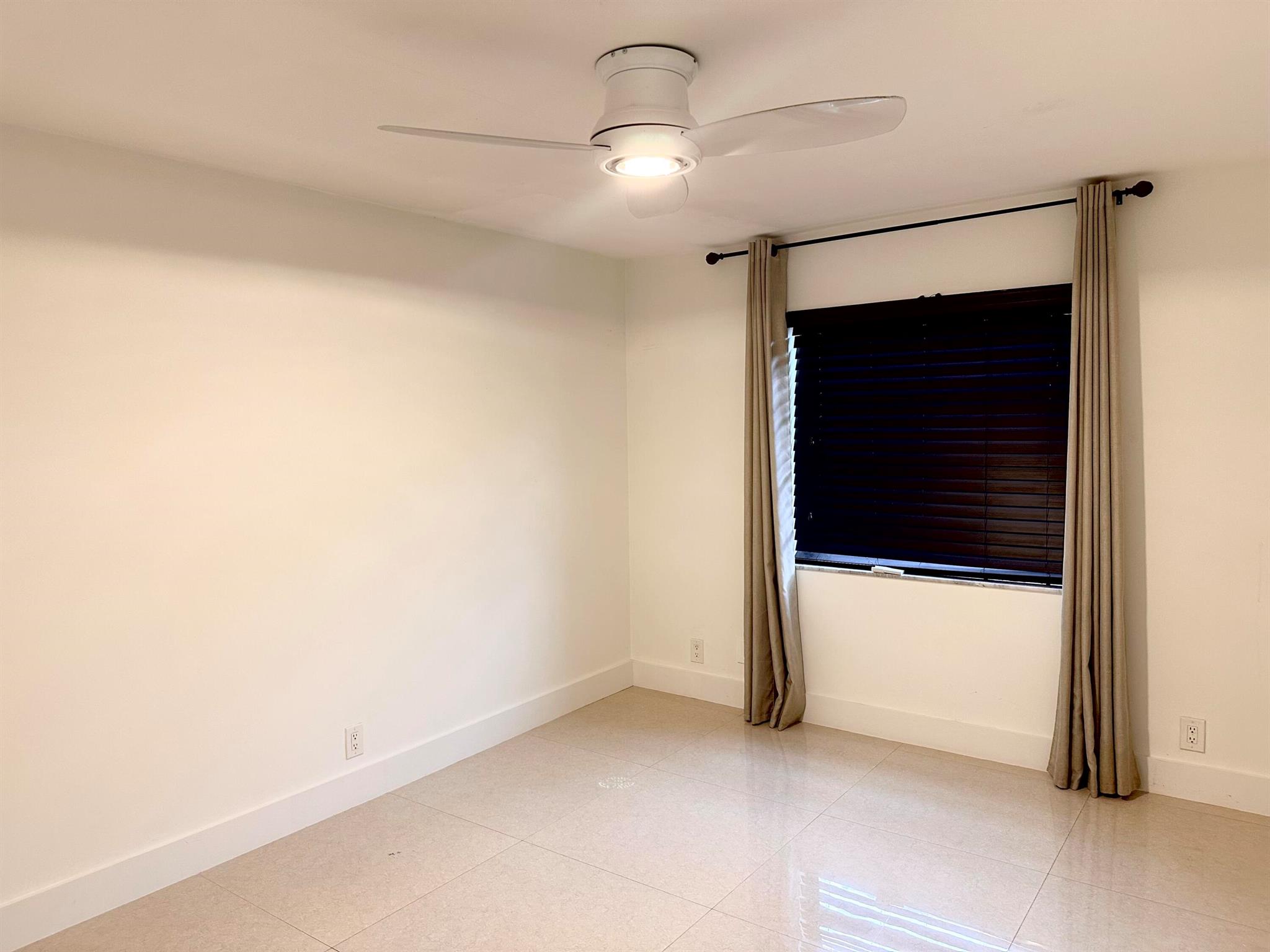 OAK WOOD - Residential Lease