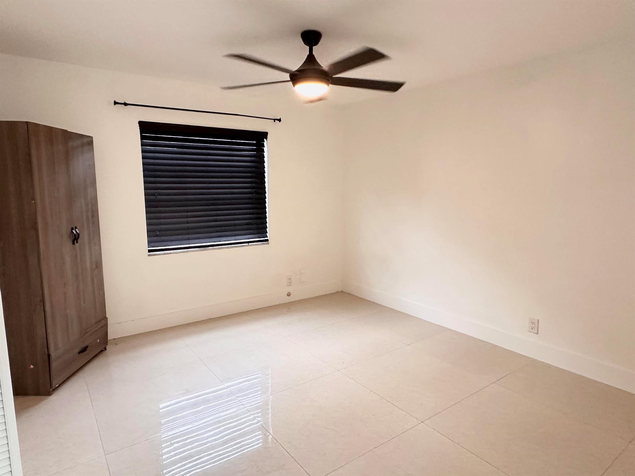 OAK WOOD - Residential Lease