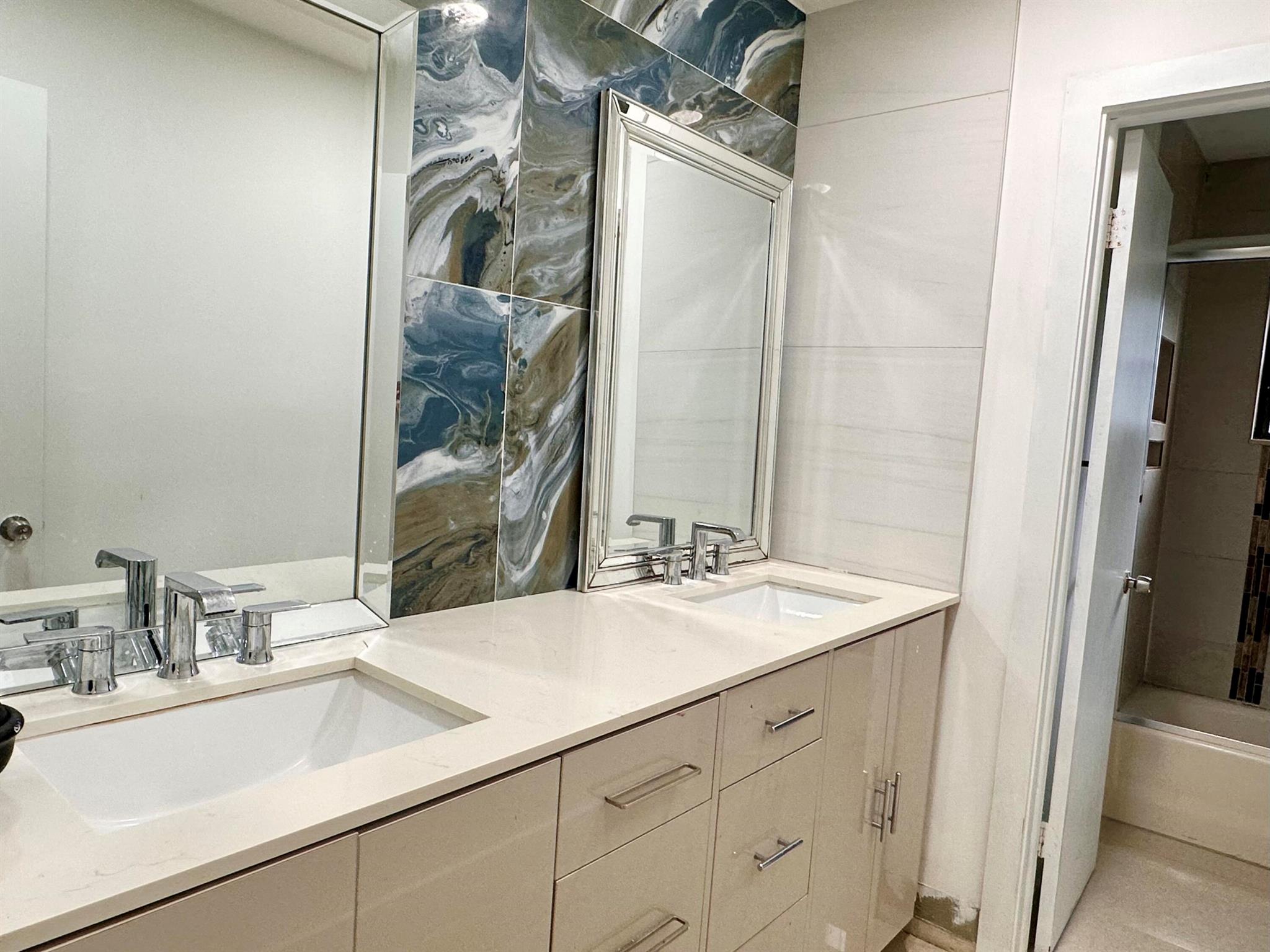 OAK WOOD - Residential Lease