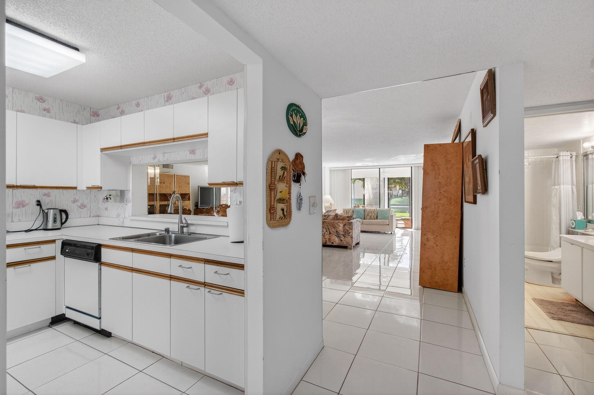 LAKES OF DELRAY WATERSEDG - Residential