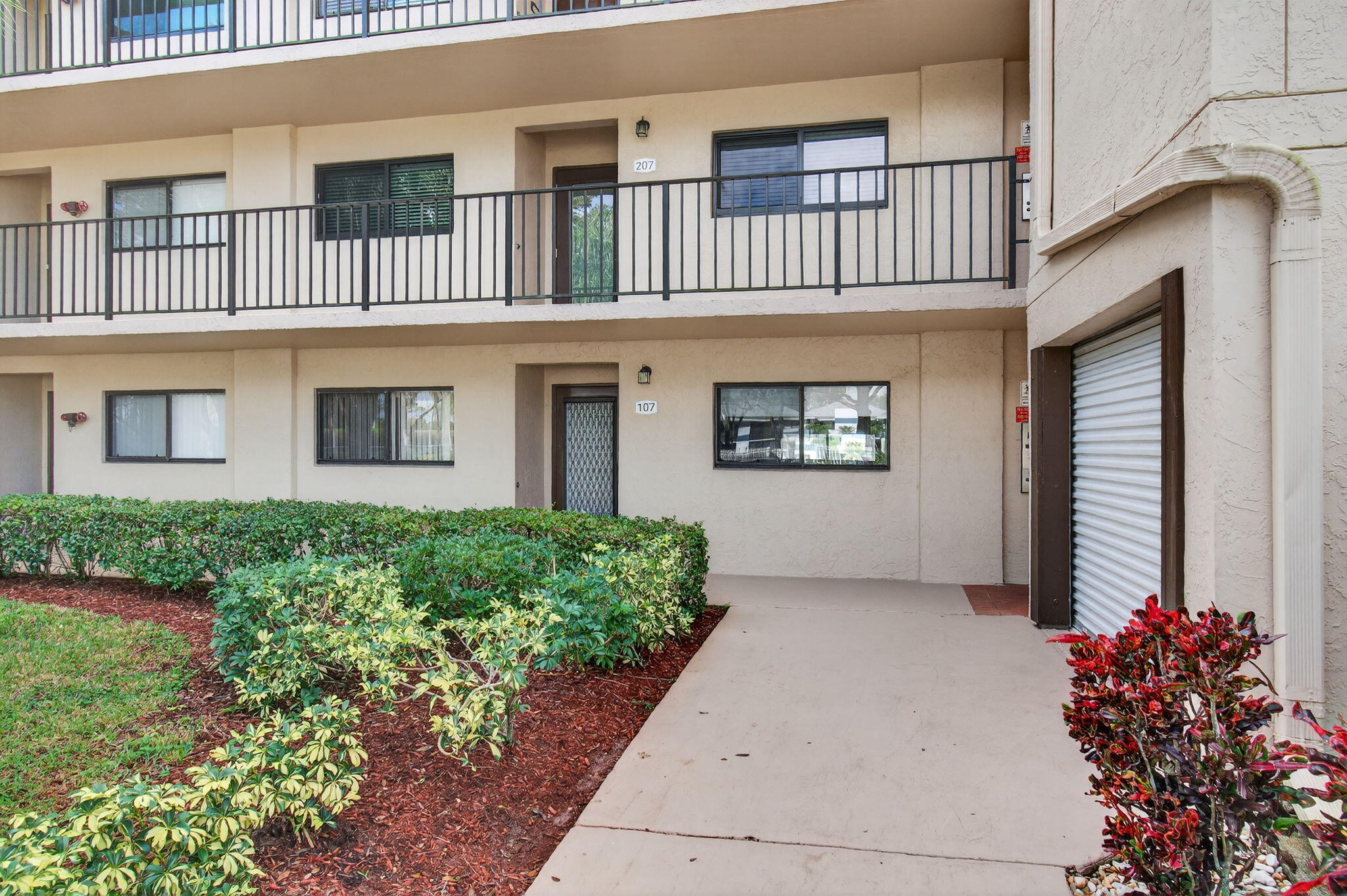 WATERSEDGE AT THE LAKES O - Residential