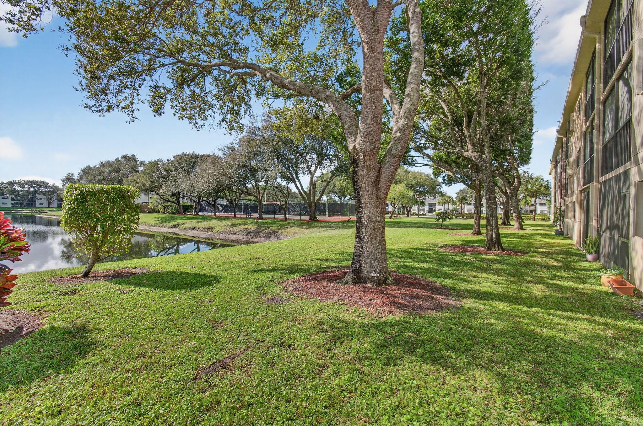 LAKES OF DELRAY WATERSEDG - Residential