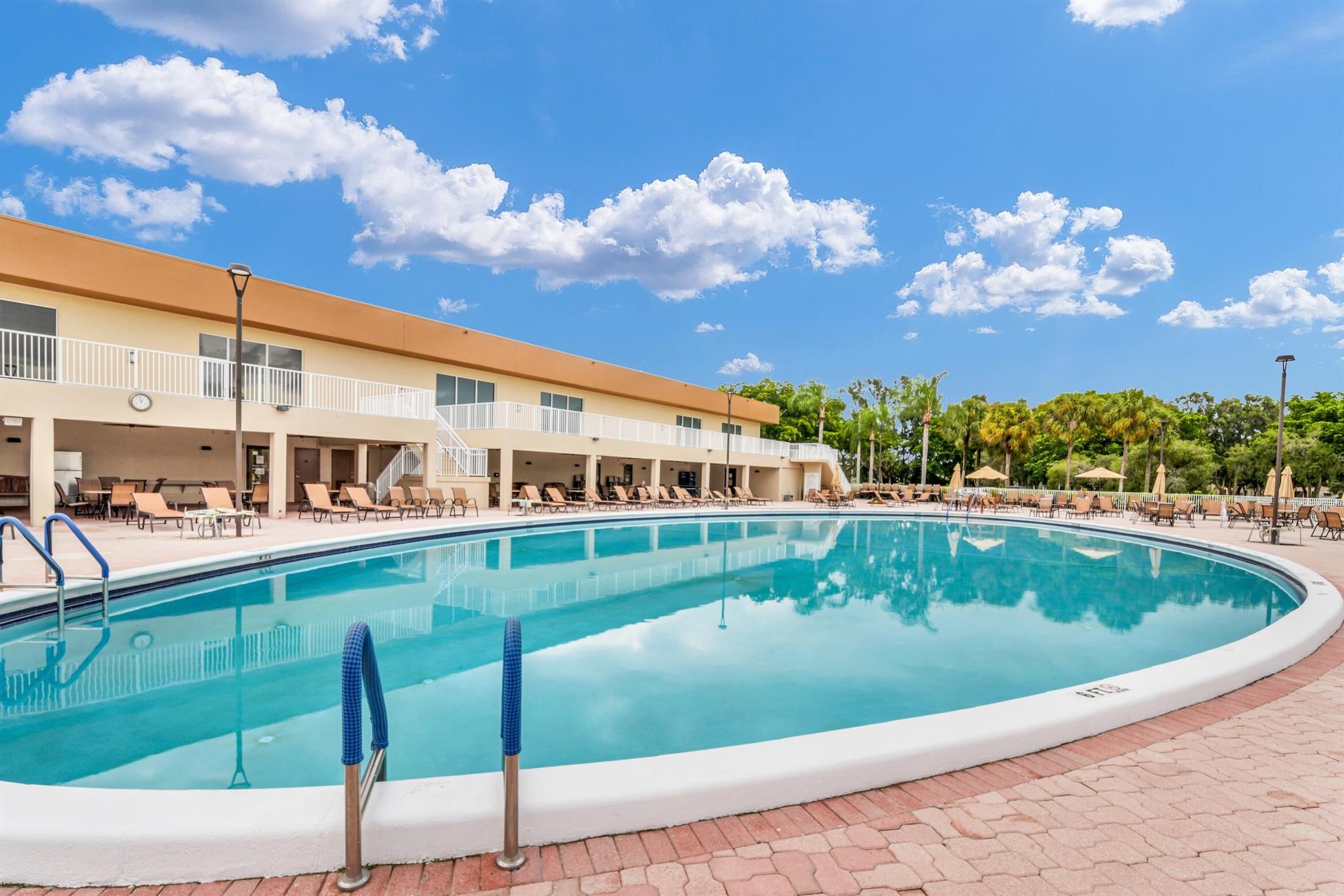 LAKES OF DELRAY WATERSEDG - Residential