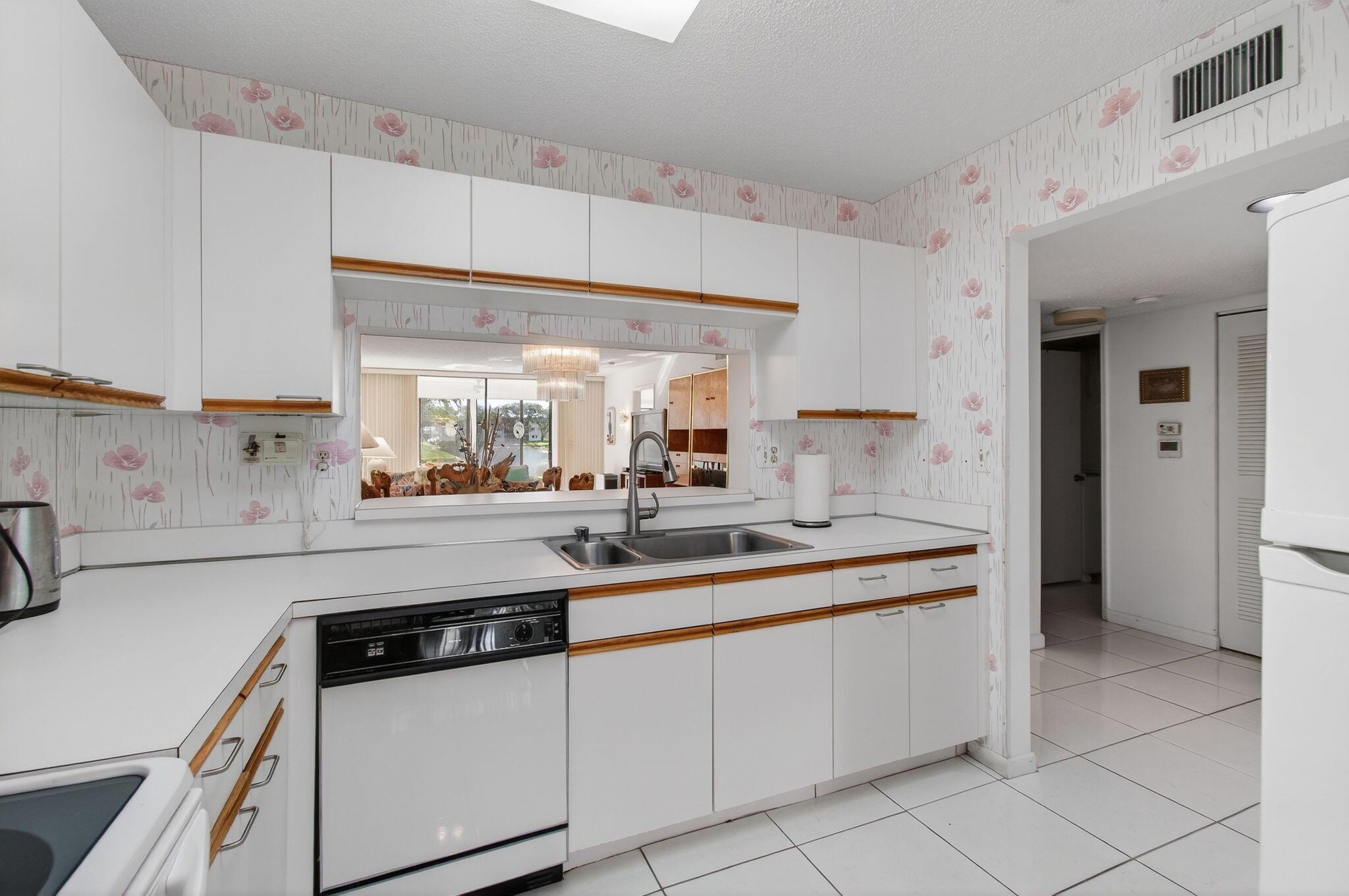 LAKES OF DELRAY WATERSEDG - Residential