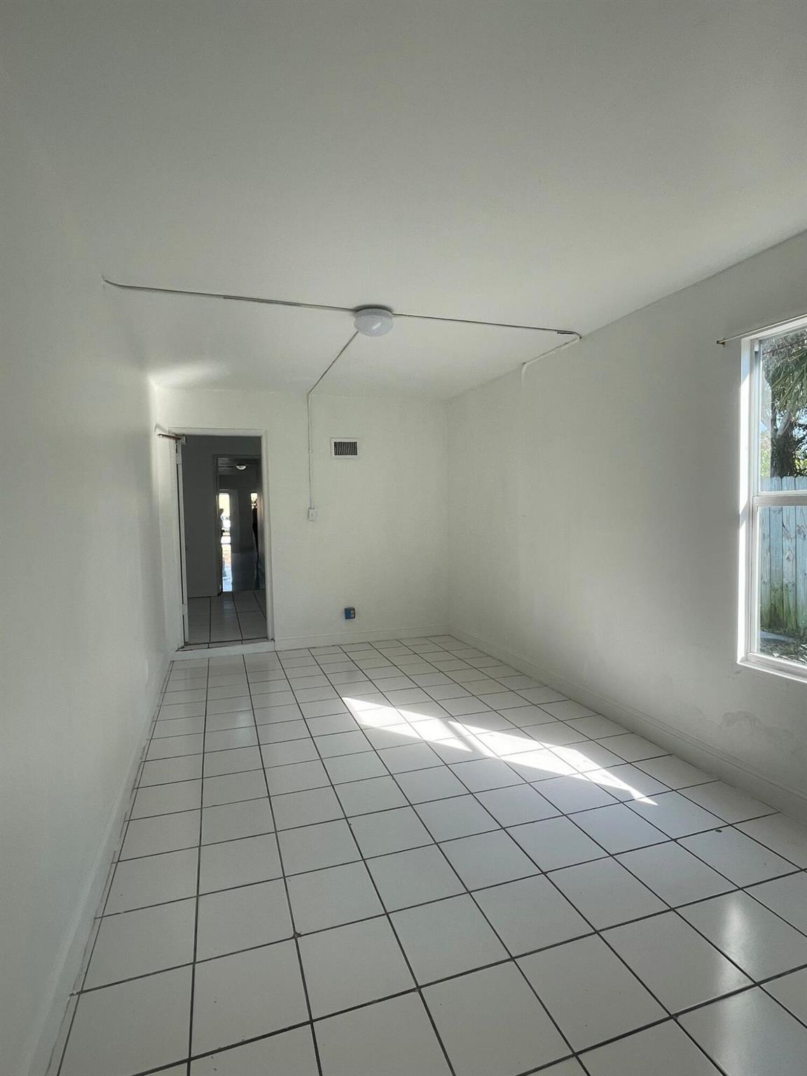 303 S L Street