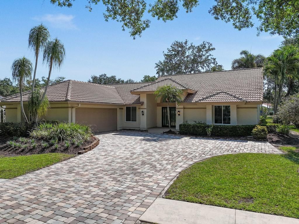 Photo of 18934 Loblolly Bay Court, Jupiter, FL 33458 (MLS # R11085561)