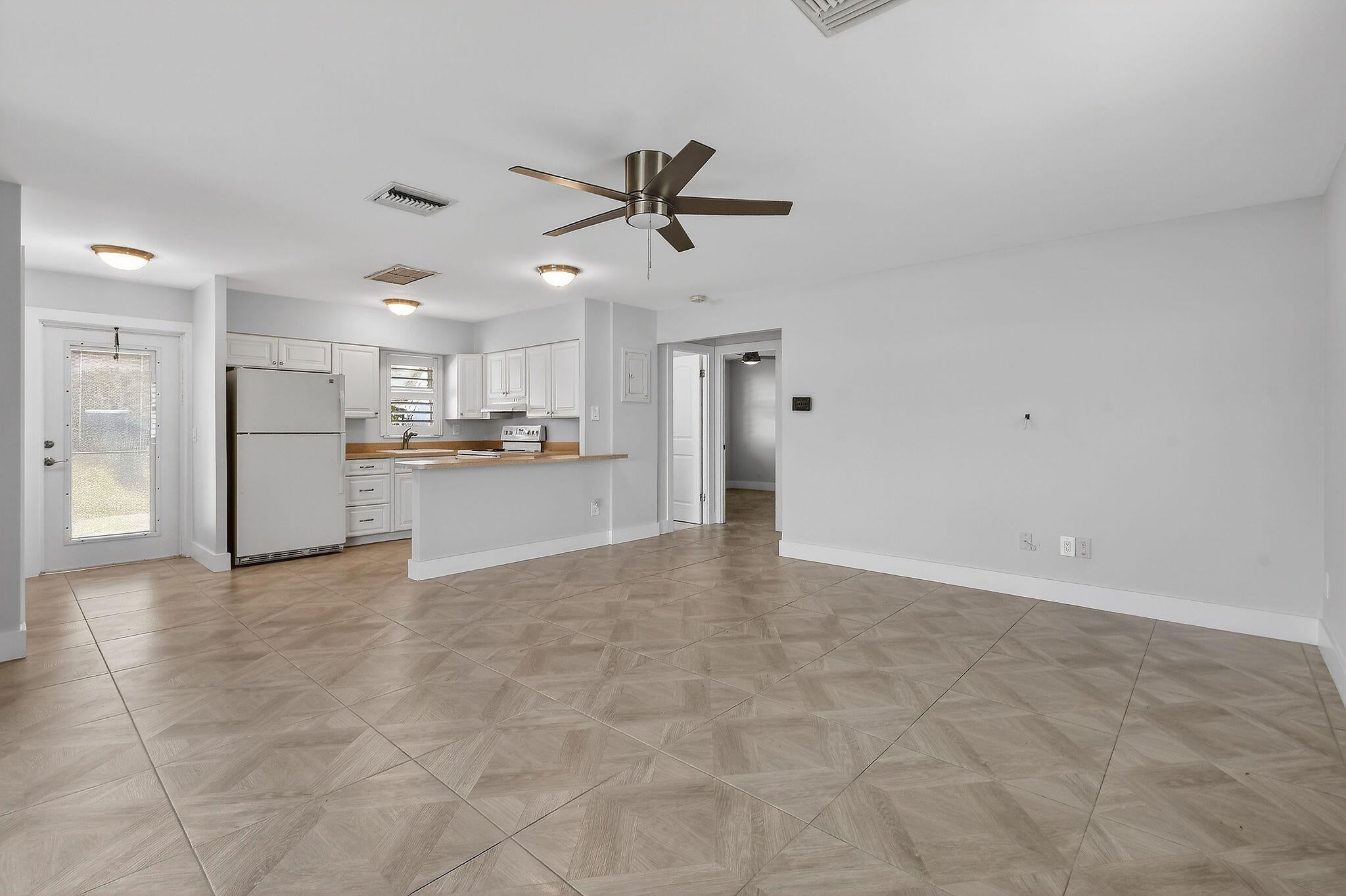 Properties 3060 MERIDIAN Way N 8