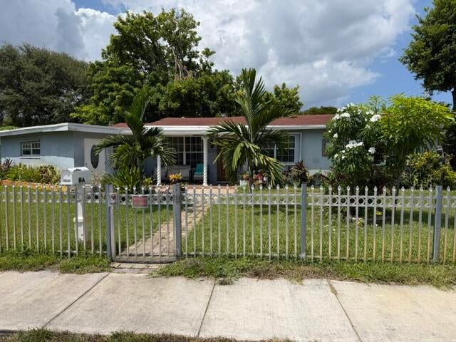 Photo of 2227 WILEY Court, Hollywood, FL 33020 (MLS # B26068388)