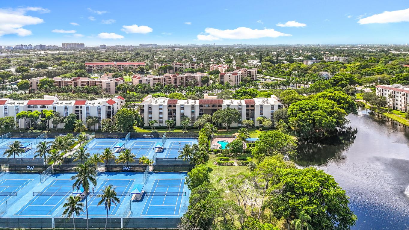 LAVERS RESORT & RACQUET CLUB - Residential