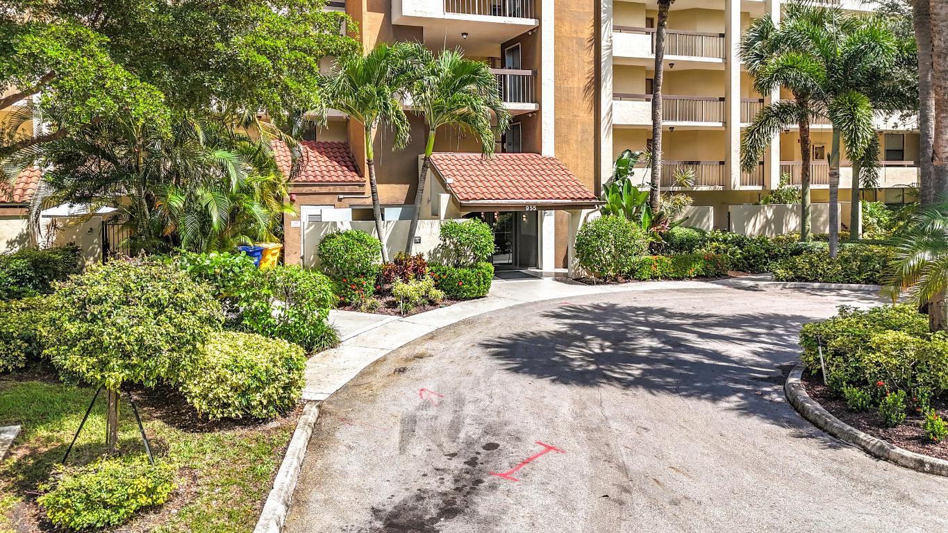 LAVERS RESORT & RACQUET CLUB - Residential