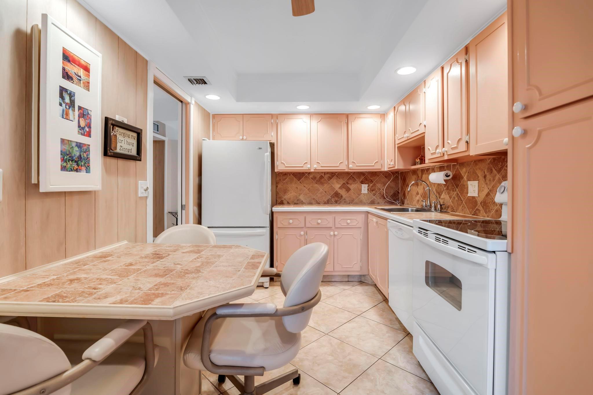 PALM AIRE - Residential