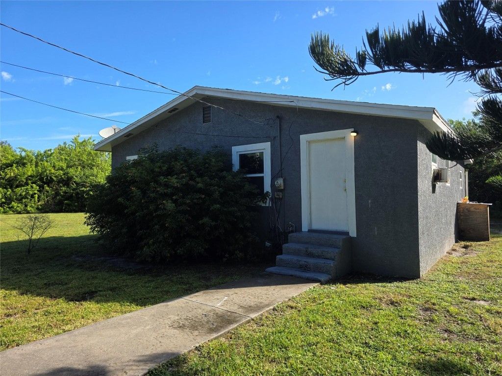 Photo of 8850 64th Avenue, Vero Beach, FL 32967 (MLS # F10537469)