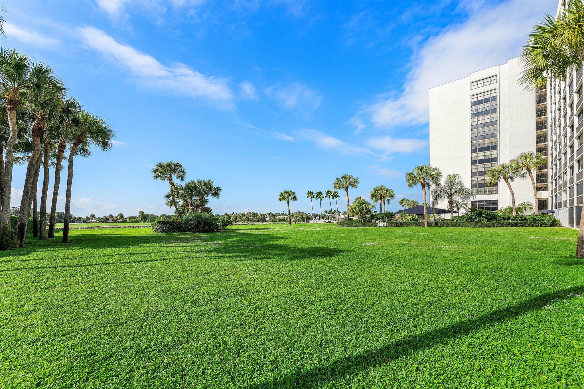 GOVERNORS POINTE CONDO - Residential