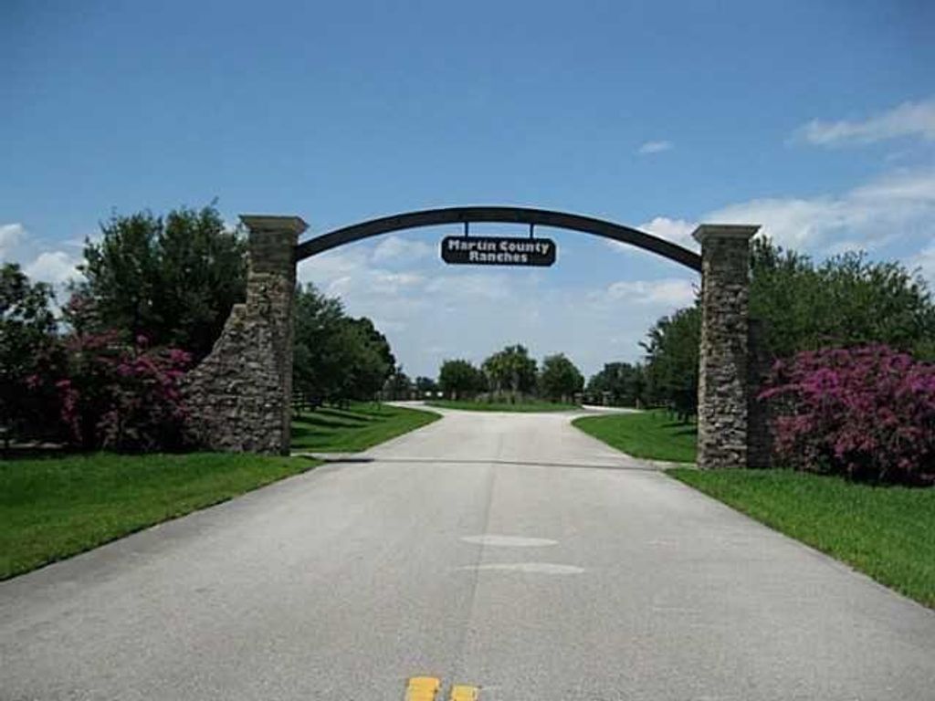 Photo of 26156 SW Jockeys Run, FL 34974 (MLS # R10691138)