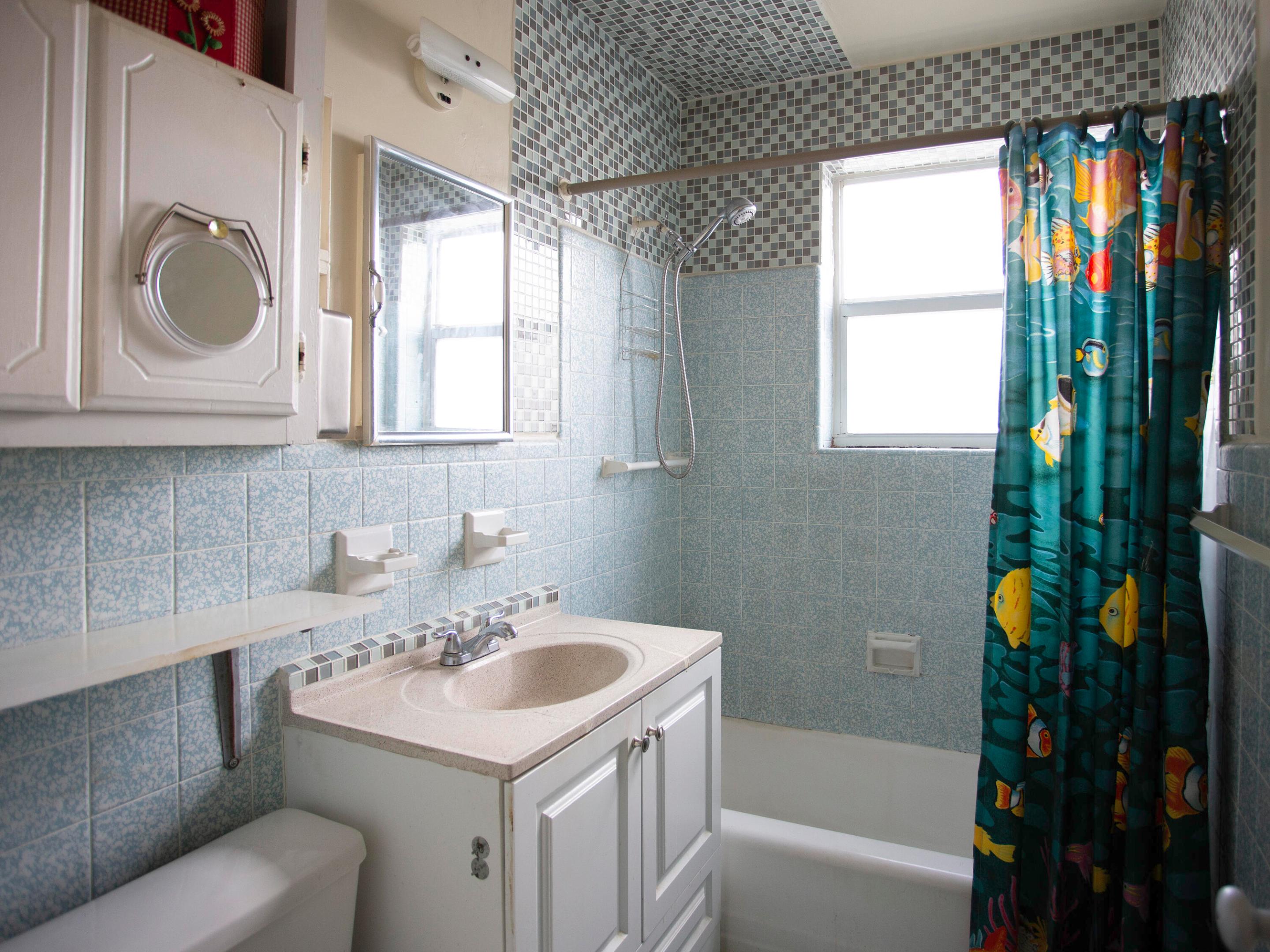 LAKE OSBORNE TOWERS CO OP APTS INC - Residential