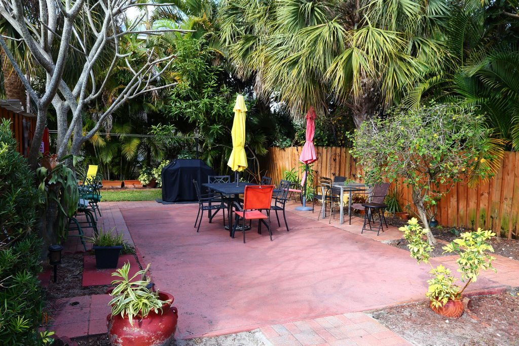 Photo of 302 Lake Osborne Drive #9, Lake Worth Beach, FL 33461 (MLS # R11164443)