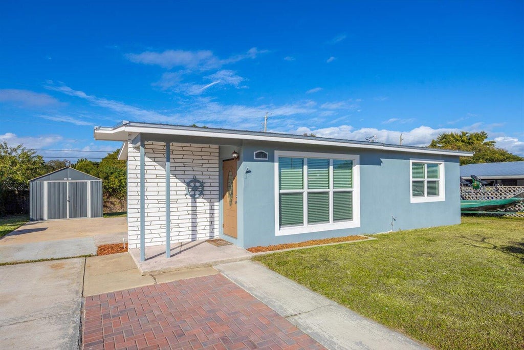 Photo of 788 SCHUMANN Drive, Sebastian, FL 32958 (MLS # B26082378)