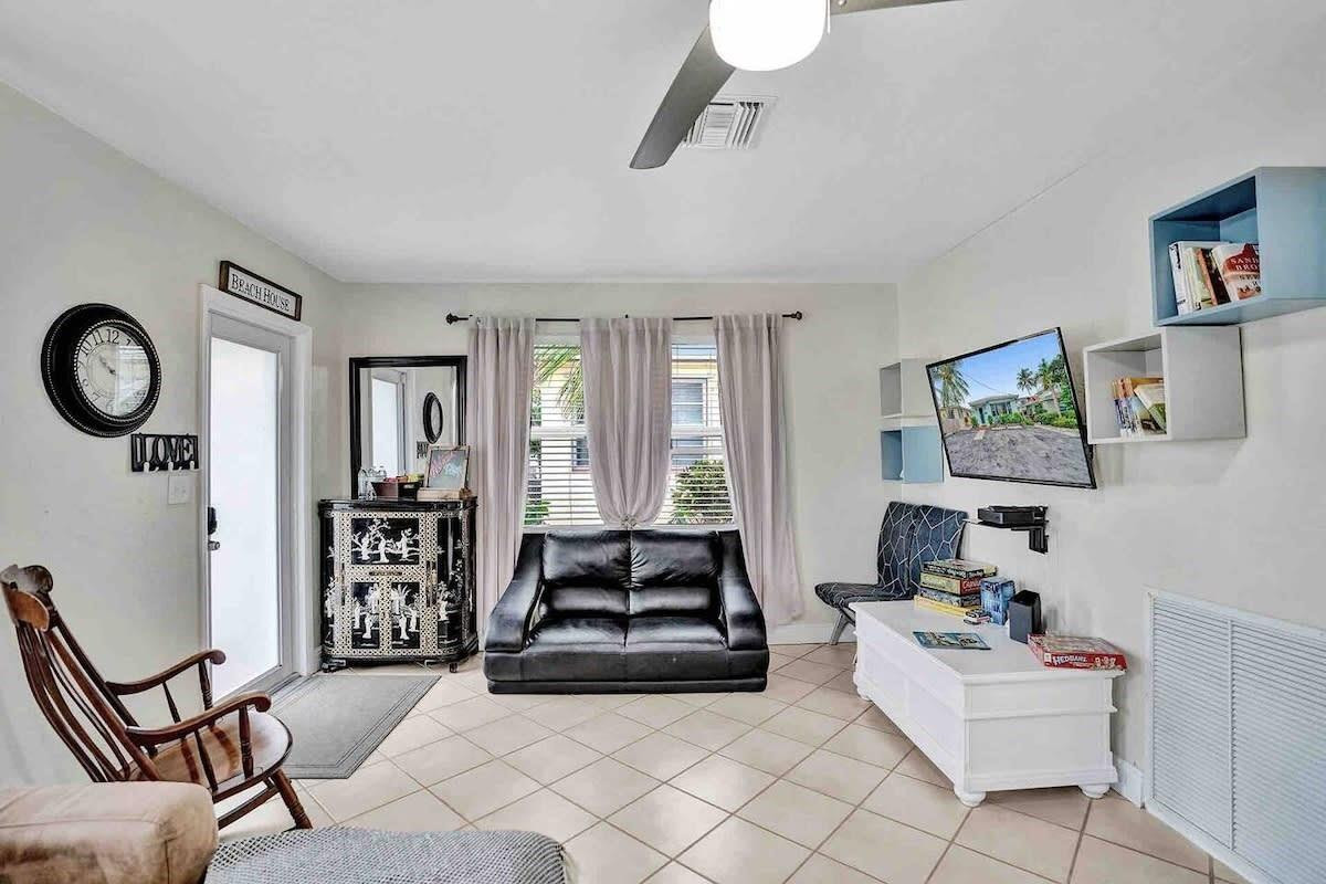 HOLLYWOOD CENTRAL BEACH - Residential Lease