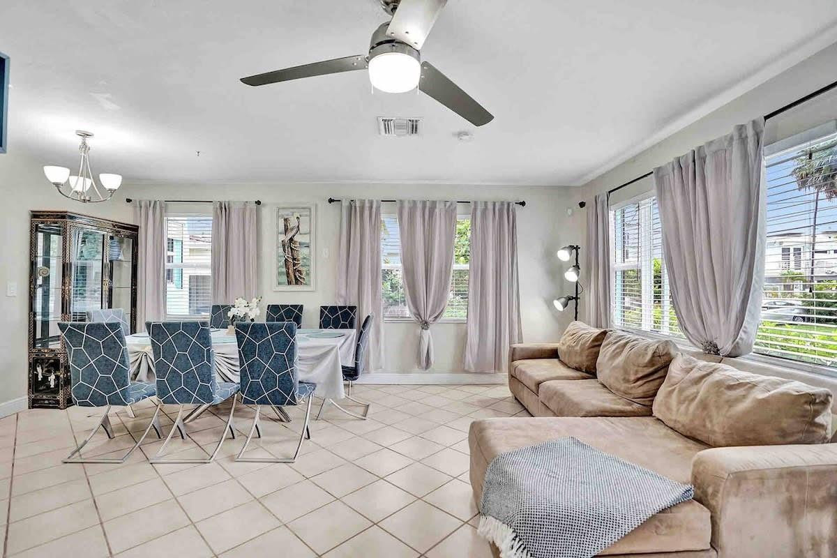 HOLLYWOOD CENTRAL BEACH - Residential Lease