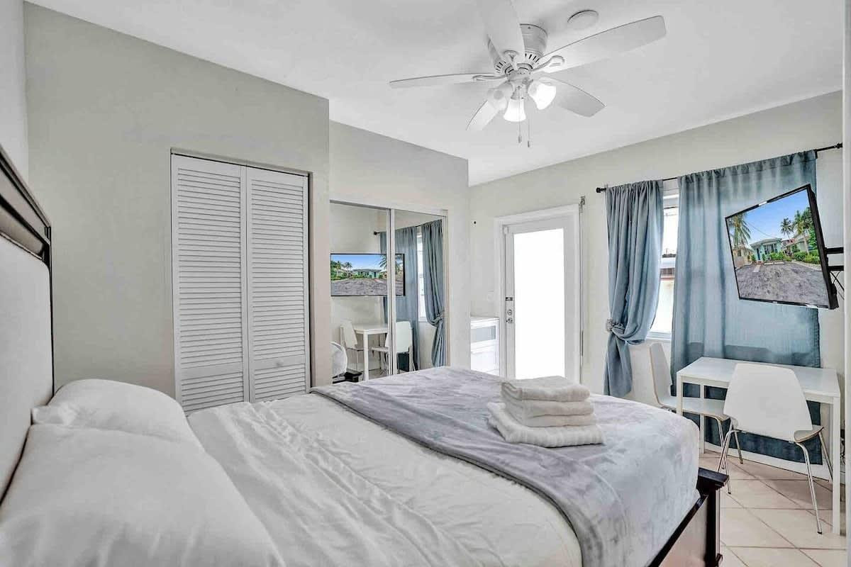 HOLLYWOOD CENTRAL BEACH - Residential Lease