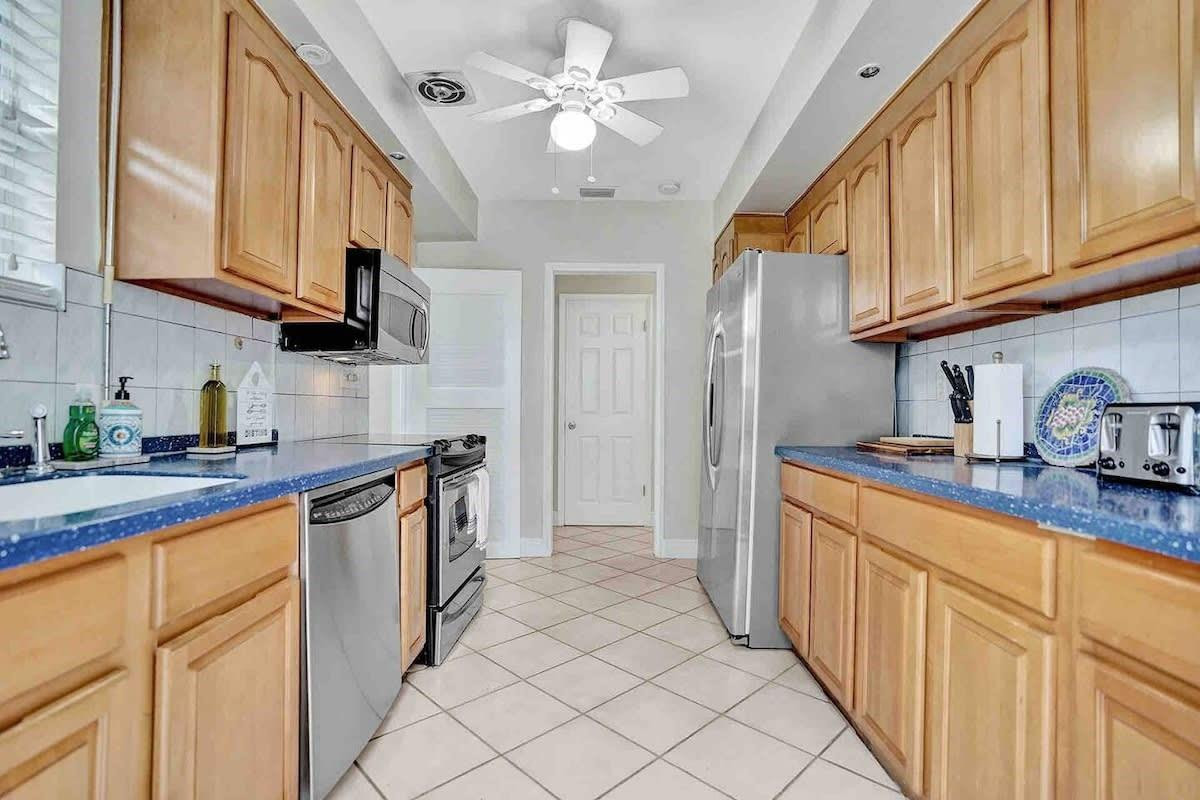 HOLLYWOOD CENTRAL BEACH - Residential Lease