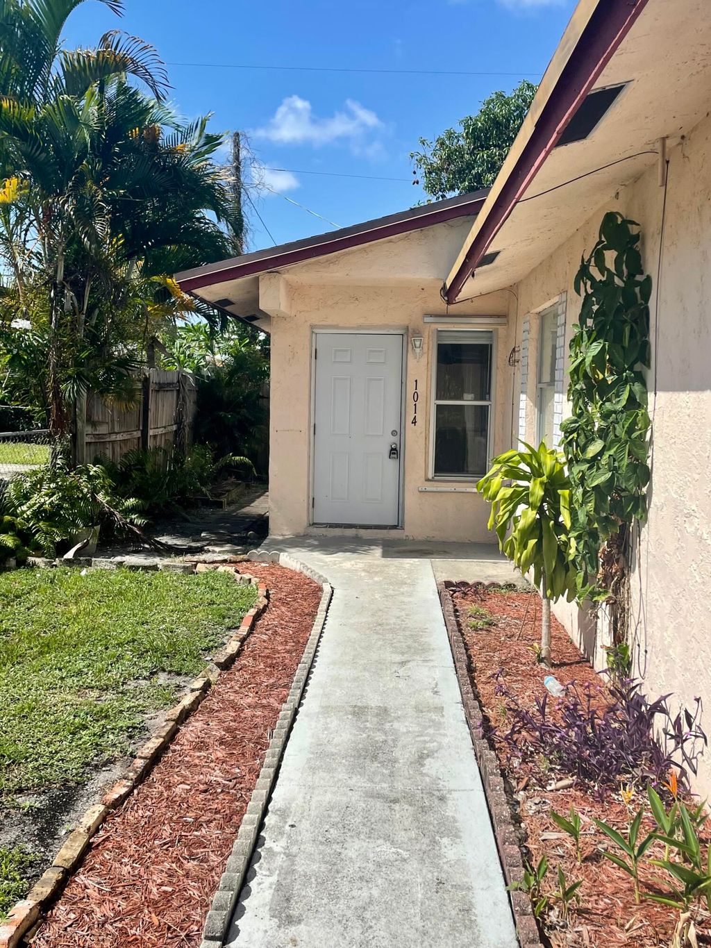 Photo of 1014 Green Street St, West Palm Beach, FL 33405 (MLS # R10815089)