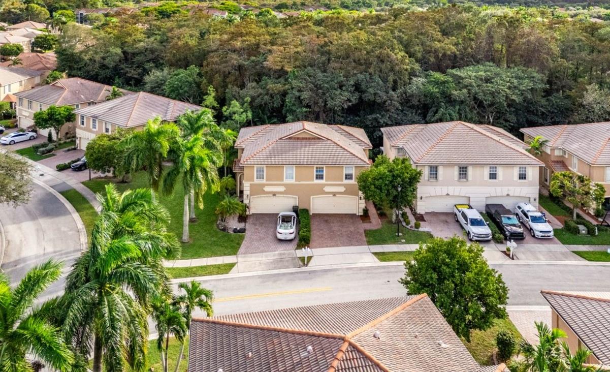 3652 Asperwood Cir, Coconut Creek, FL, 33073/$485,000 2 3652 Asperwood Cir