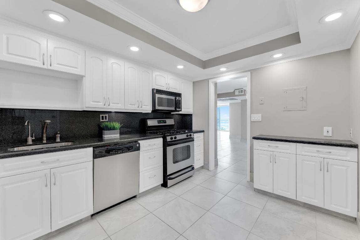 PARKER PLAZA CONDO ESTATES - Residential