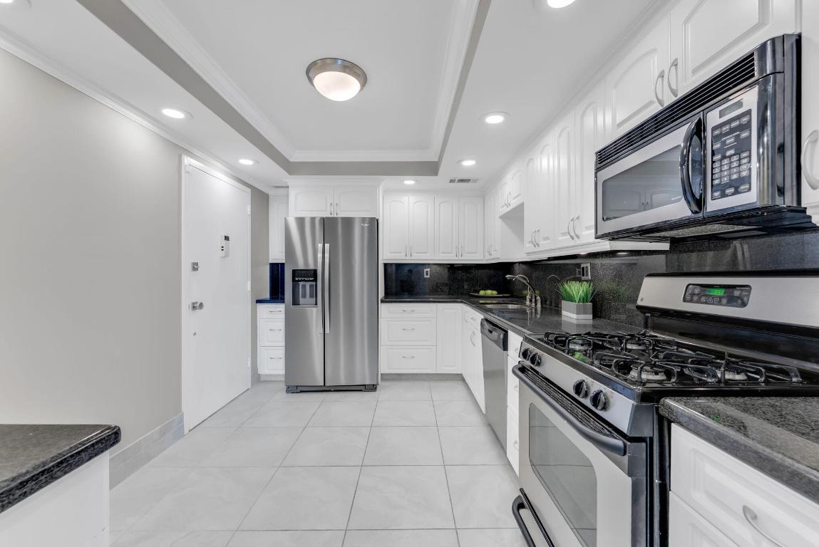 PARKER PLAZA CONDO ESTATES - Residential