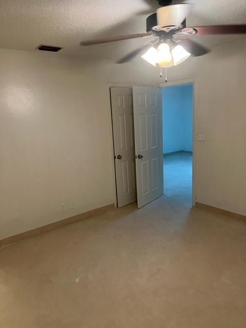 Nice 2B 2 bath home ready for move in big backyard.