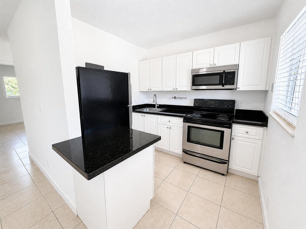 Photo of 701 SW 14th Avenue #7, Fort Lauderdale, FL 33312 (MLS # B26042231)