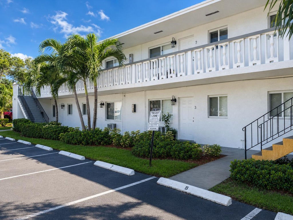 Photo of 701 SW 14th Avenue #7, Fort Lauderdale, FL 33312 (MLS # B26042231)