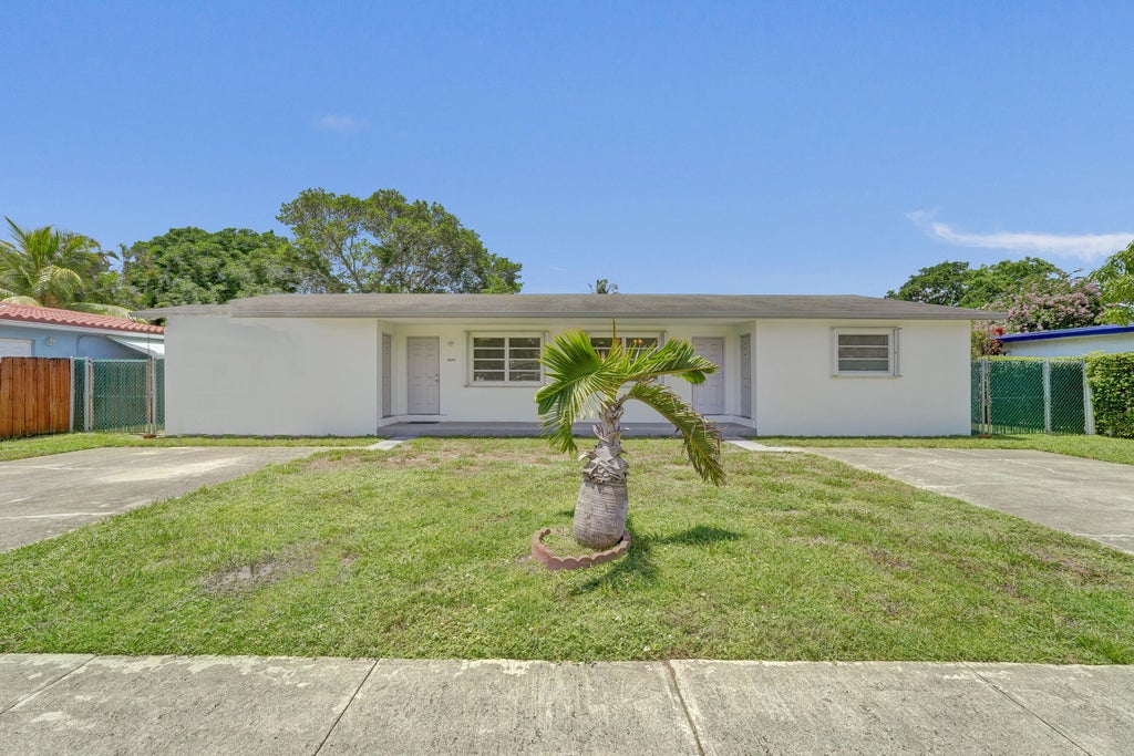 Photo of 5830 Garfield Street, Hollywood, FL 33021 (MLS # B26046104)