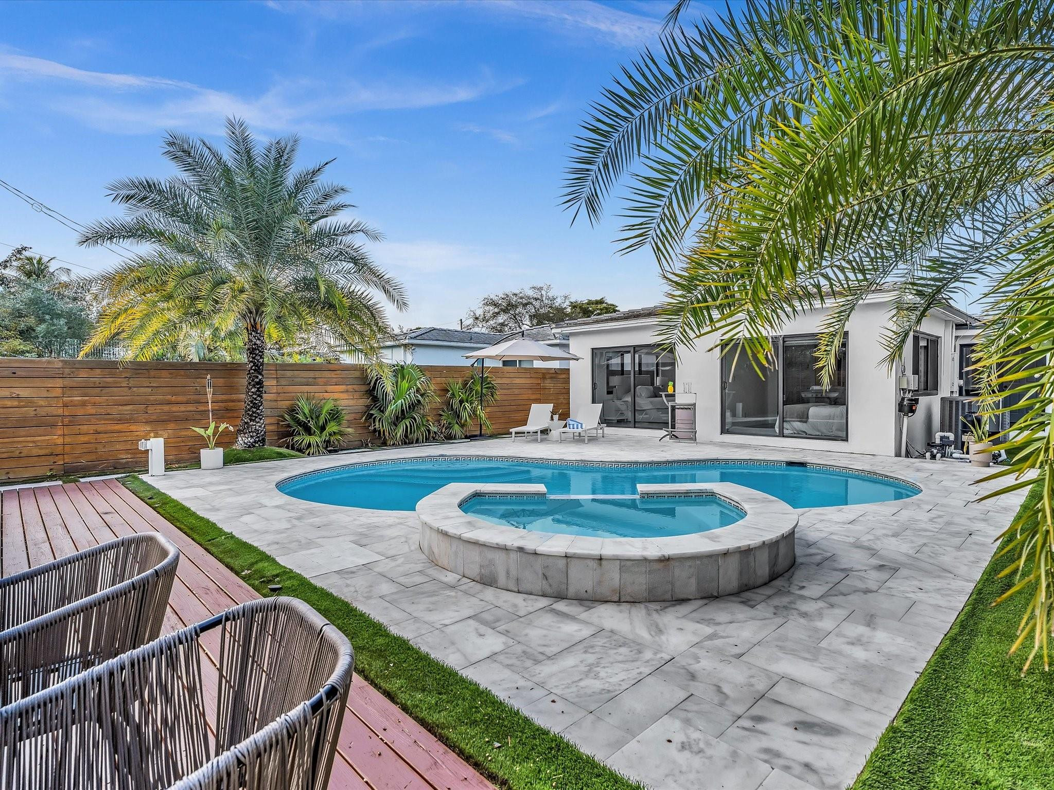 Hollywood 1-21 B - Residential