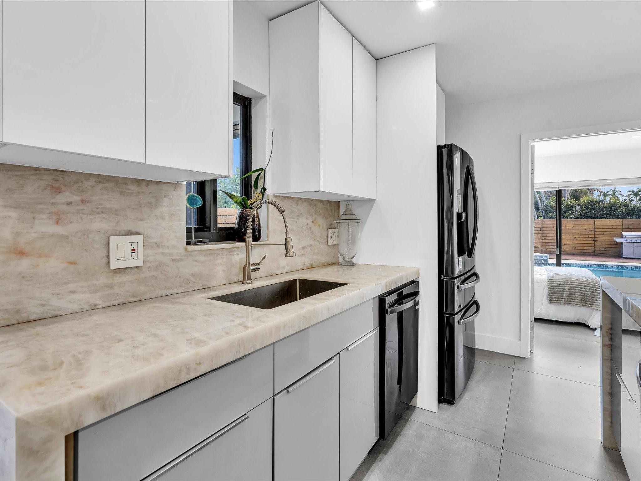 Hollywood 1-21 B - Residential