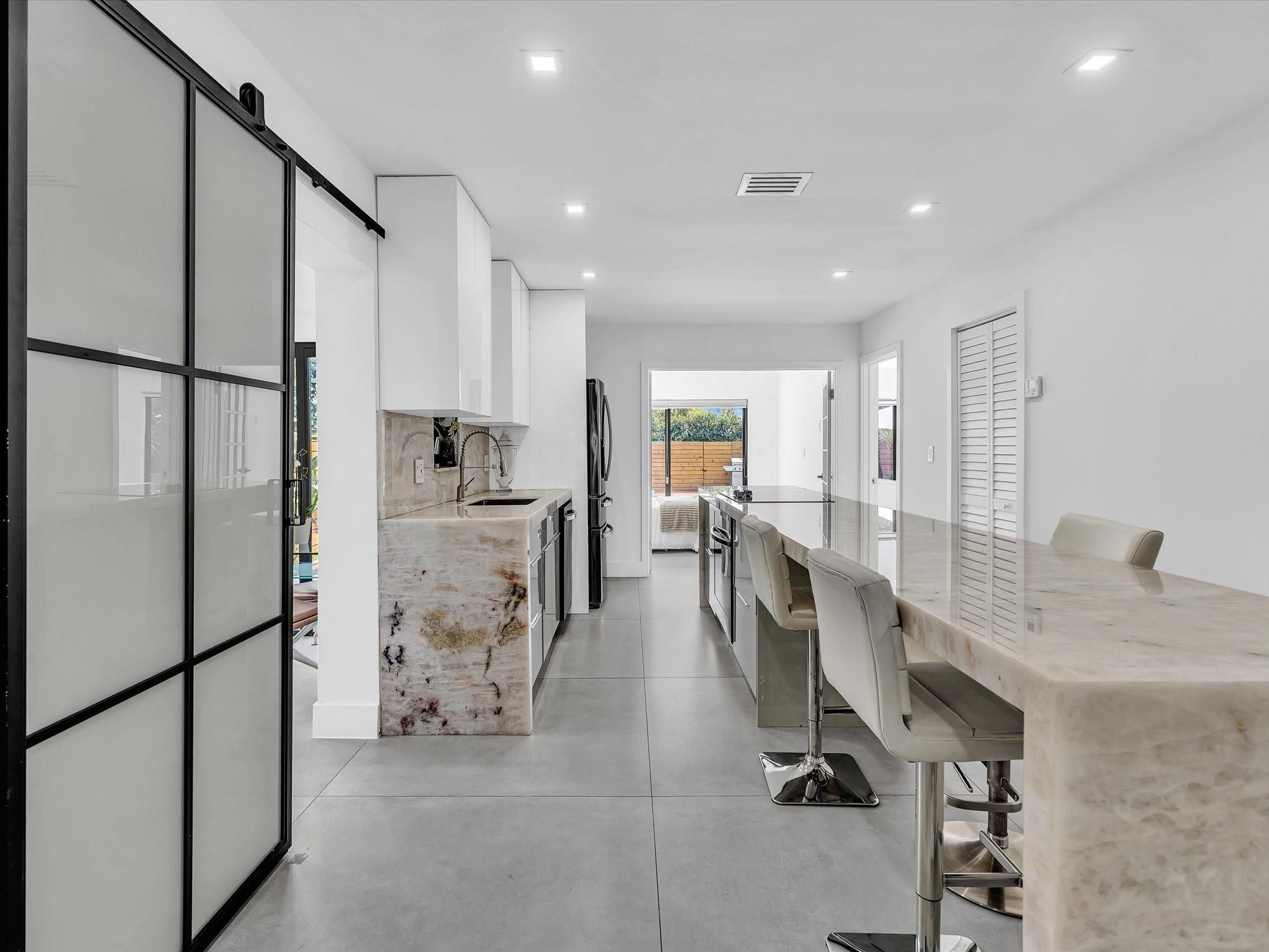 Hollywood 1-21 B - Residential